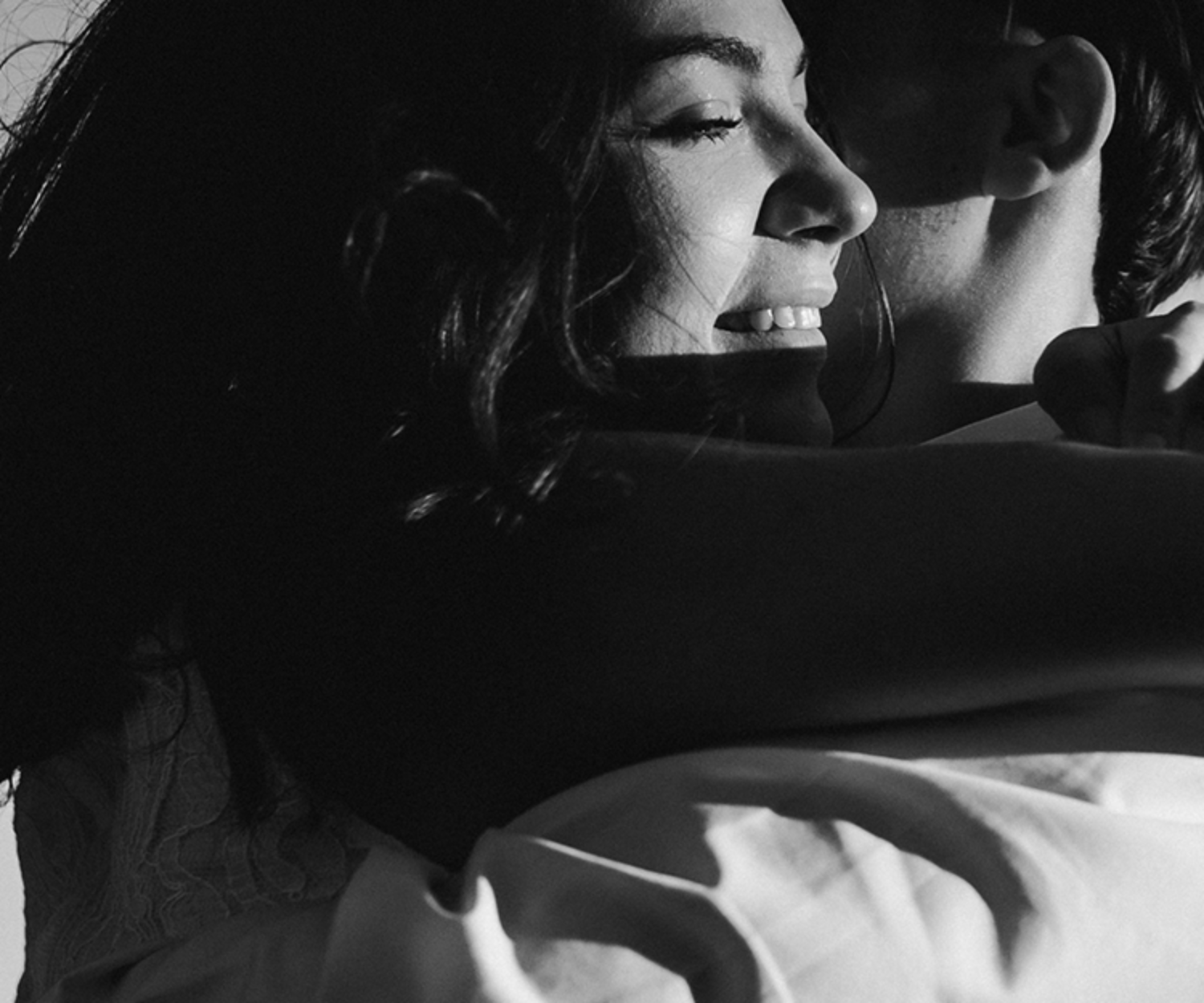 miradry couple hugging